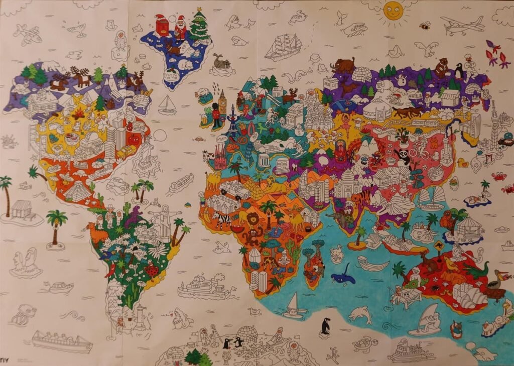 Dessin amusant selon les destinations. Carte du monde coloriée aux feutres.